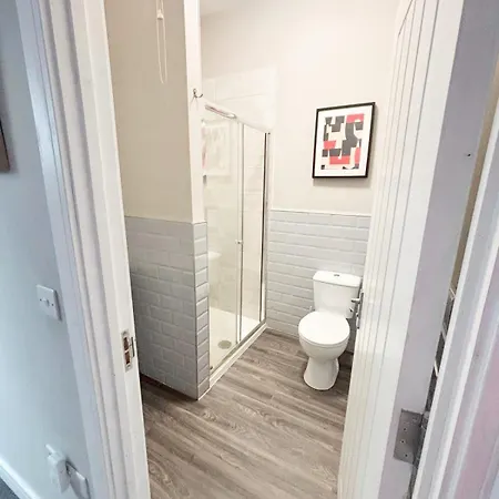 Lejlighed Four Bedroom In Fantastic Location *