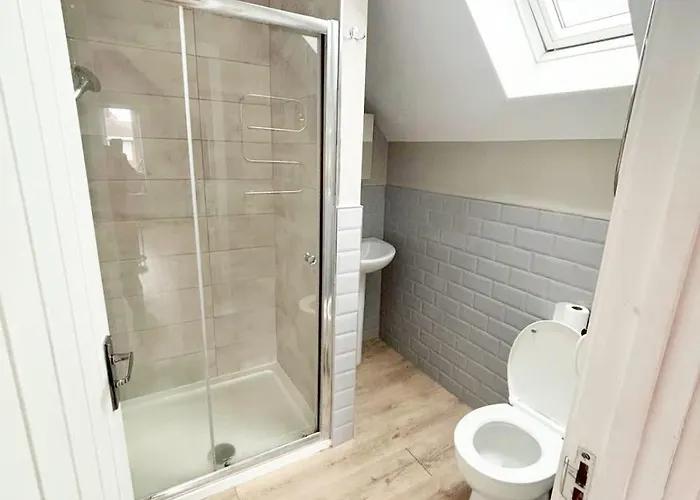 Four Bedroom In Fantastic Location *