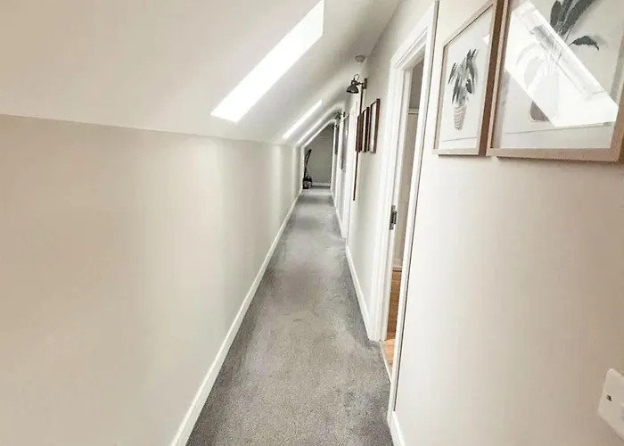 Four Bedroom In Fantastic Location