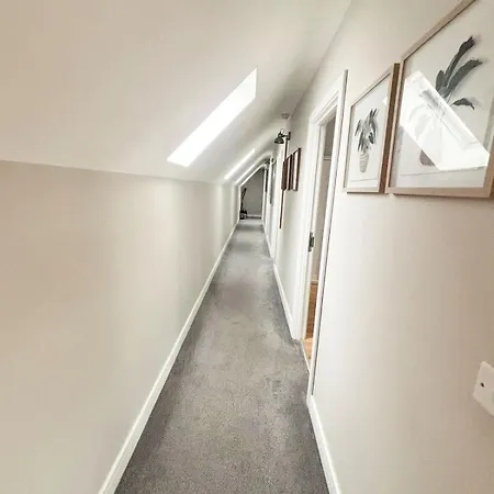 Four Bedroom In Fantastic Location