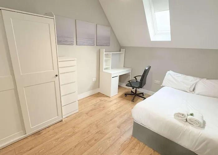 Four Bedroom In Fantastic Location *