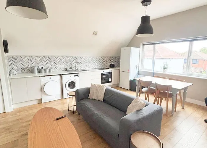 아파트 Four Bedroom In Fantastic Location